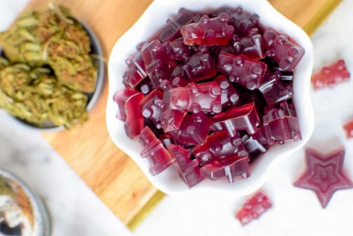 Cannabis-Tincture-Gummies-by-Emily-Kyle-5.jpg