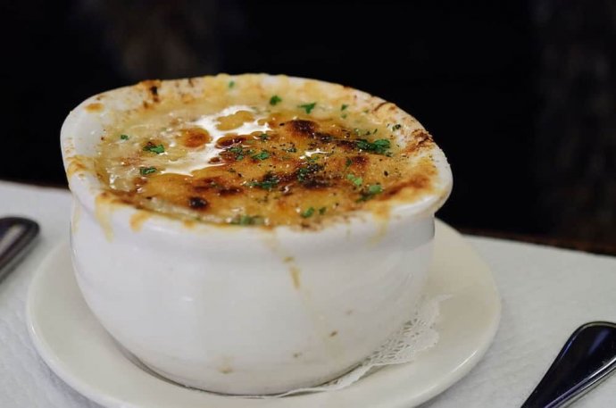 five-classic-french-dishes-you-can-infuse-with-cannabis-tincture-soupe-onion.jpg five-classic-french-dishes-you-can-infuse-with-cannabis-tincture-soupe-onion.jpg