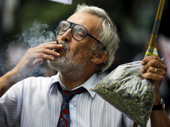 pp-cannabis-canada-2015-reuters.png