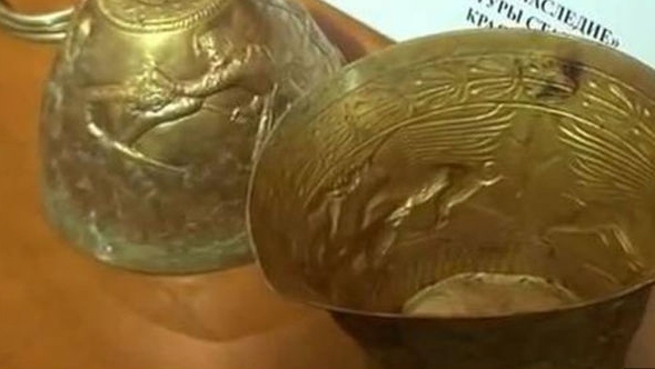 two-gold-bongs-discovered-in-russia.jpg
